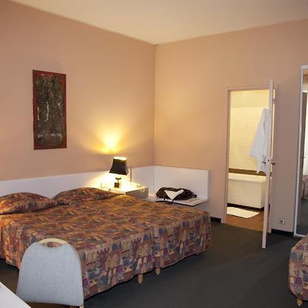 Hotel Au Pavillon du Frêne à Lacaune Extérieur photo