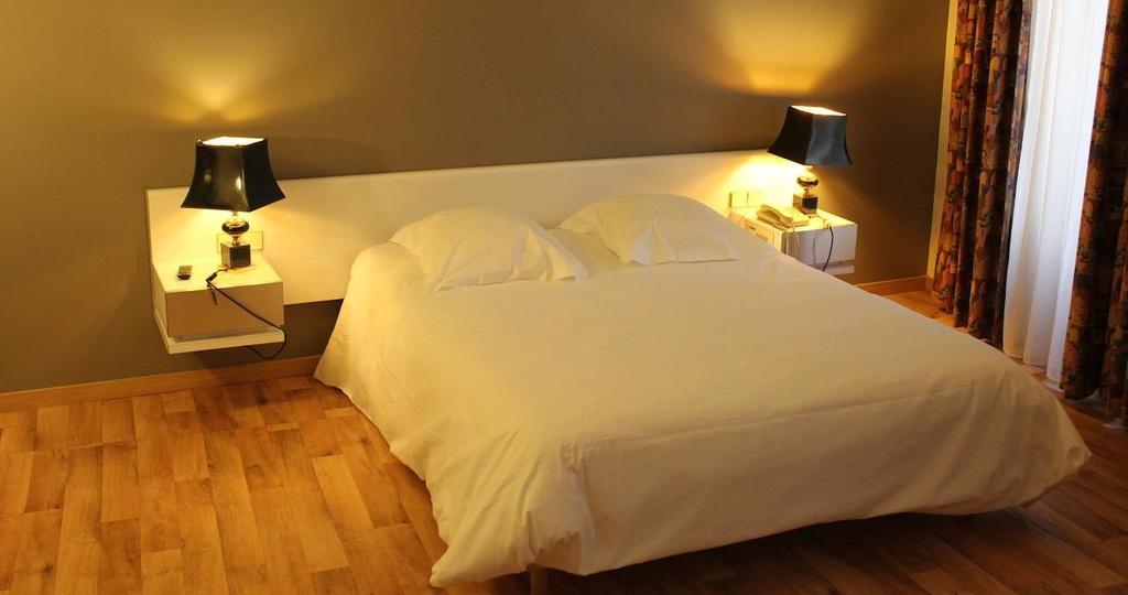 Hotel Au Pavillon du Frêne à Lacaune Extérieur photo