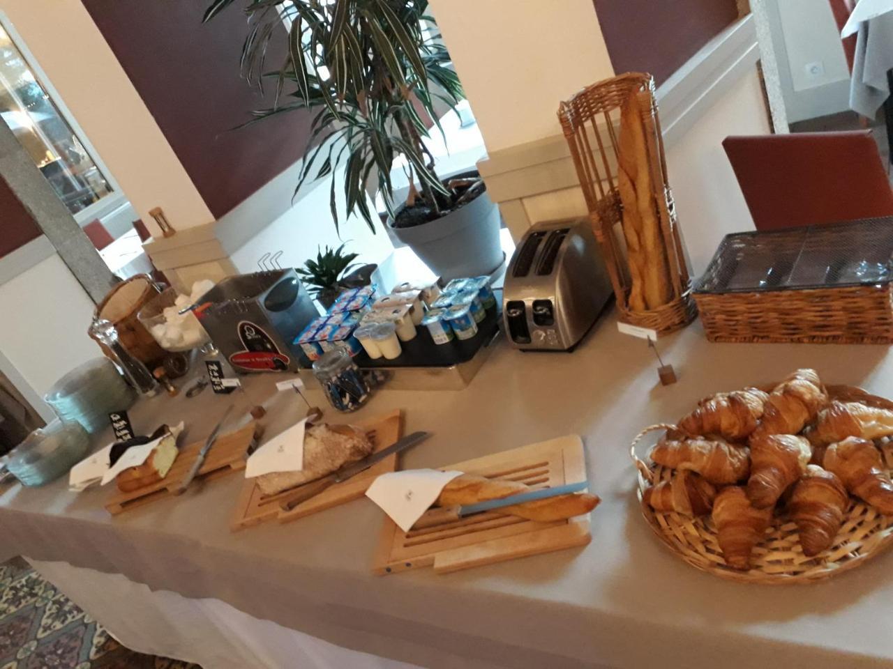 Hotel Au Pavillon du Frêne à Lacaune Extérieur photo